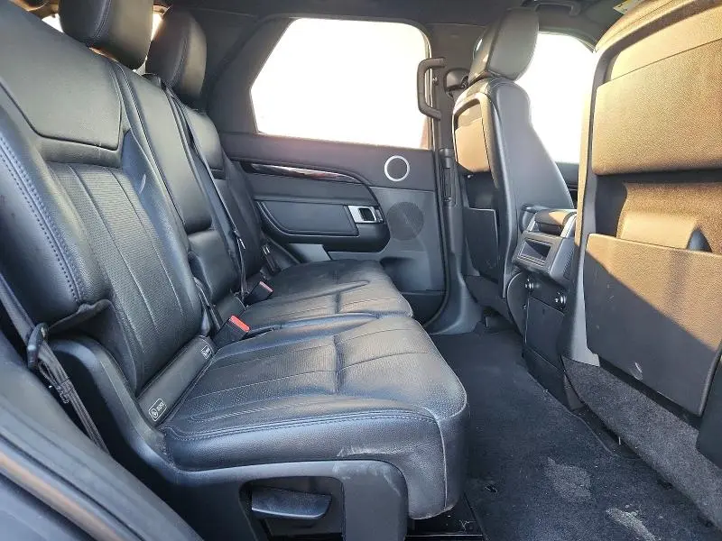 2019 LAND ROVER DISCOVERY SE  