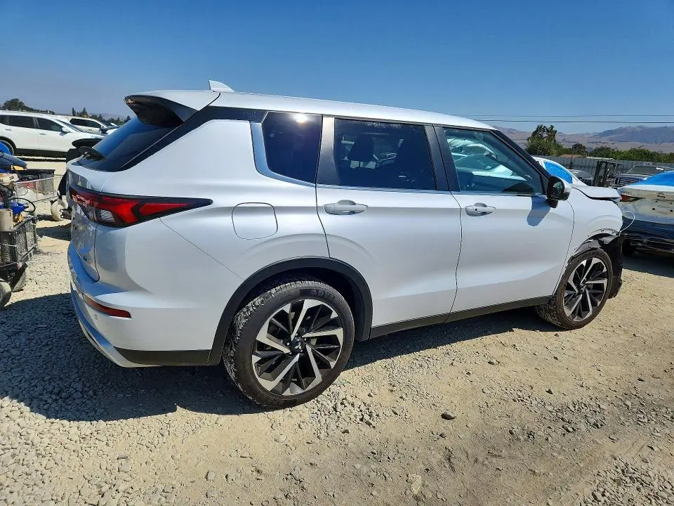 2024 MITSUBISHI OUTLANDER SE  