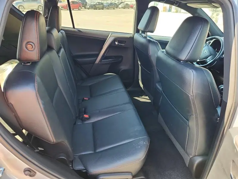 2016 TOYOTA RAV4 SE  