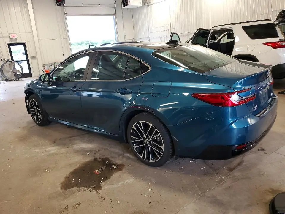 2025 TOYOTA CAMRY XLE  