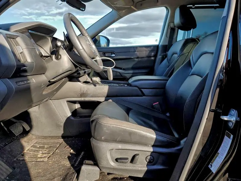 2024 NISSAN PATHFINDER SL  