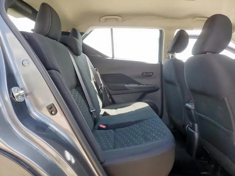 2022 NISSAN KICKS S  