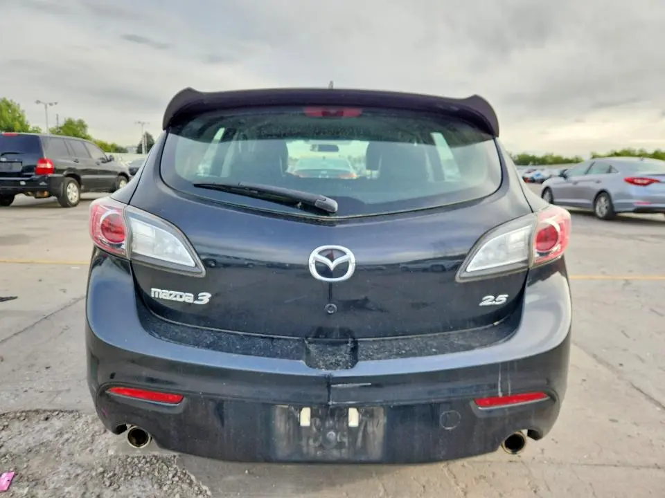 2011 MAZDA 3 S  