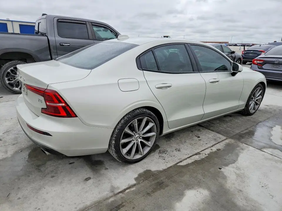 2020 VOLVO S60 T5 MOMENTUM  
