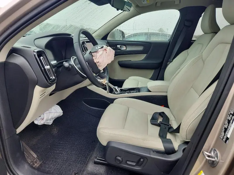 2024 VOLVO XC40 ULTIMATE  