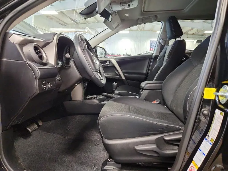 2017 TOYOTA RAV4 XLE  