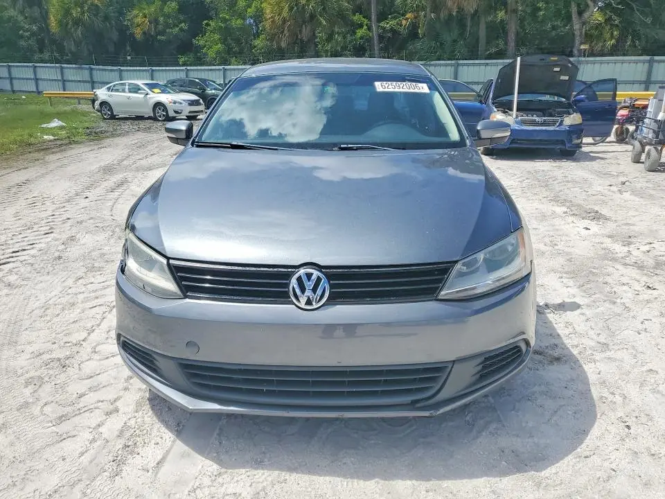 2014 VOLKSWAGEN JETTA SE  