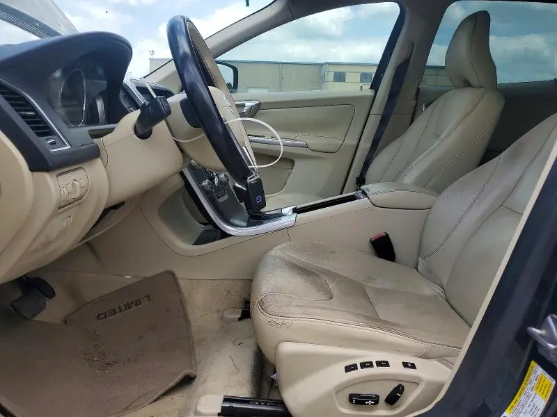 2015 VOLVO XC60   