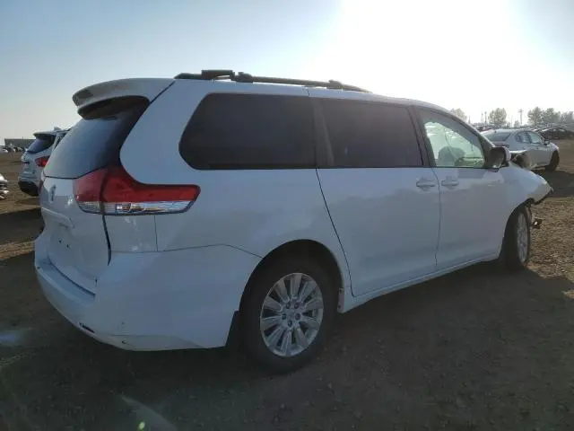 2013 TOYOTA SIENNA LE  