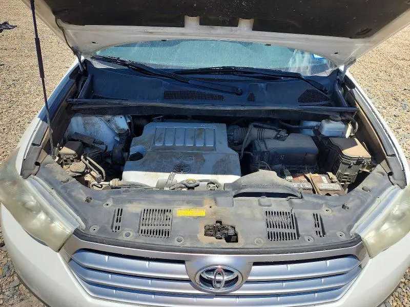 2011 TOYOTA HIGHLANDER SE  