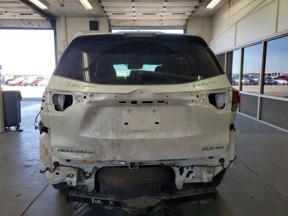 2018 TOYOTA HIGHLANDER XLE  