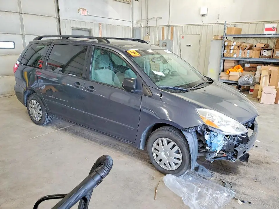 2010 TOYOTA SIENNA LE 8-PASSENGER  