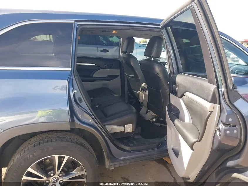 2019 TOYOTA HIGHLANDER LE