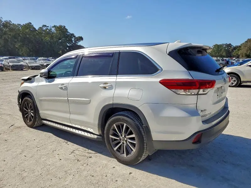 2017 TOYOTA HIGHLANDER SE  