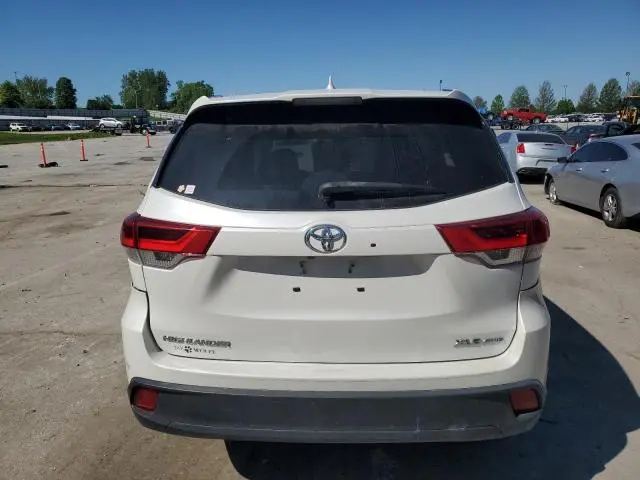 2017 TOYOTA HIGHLANDER SE  