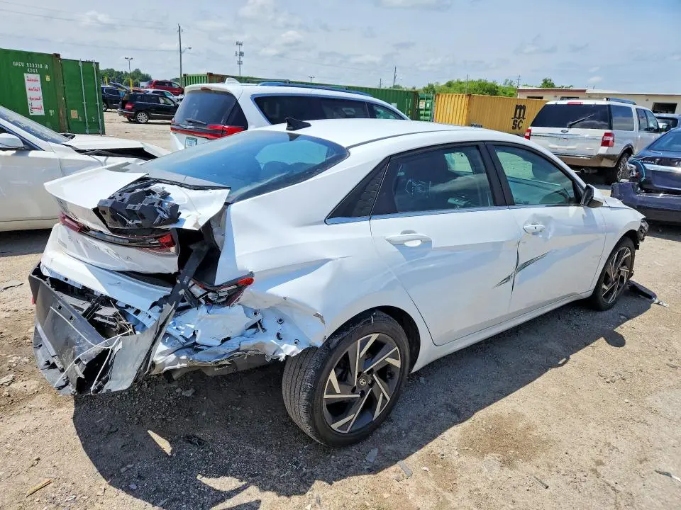 2024 HYUNDAI ELANTRA SEL  