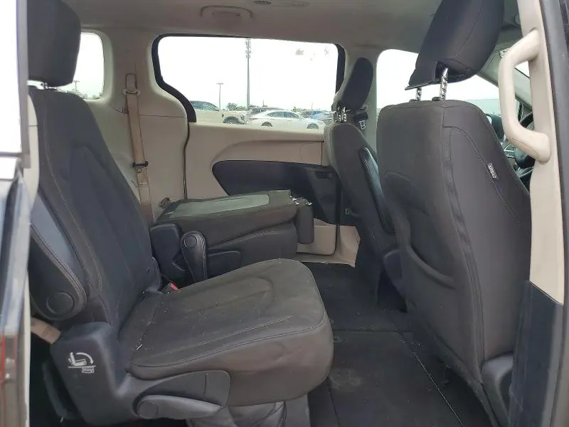 2017 CHRYSLER PACIFICA LX  