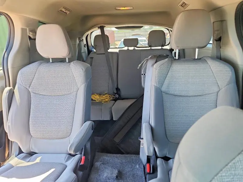 2022 TOYOTA SIENNA LE  