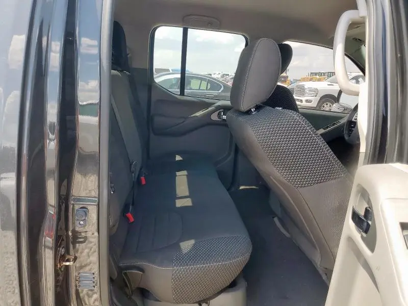 2015 NISSAN FRONTIER S  