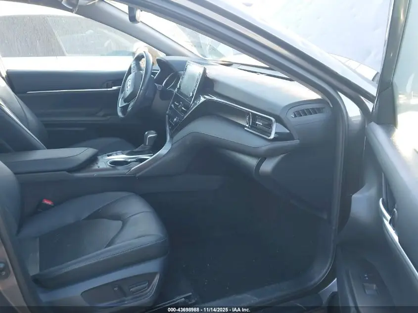 2023 TOYOTA CAMRY XLE