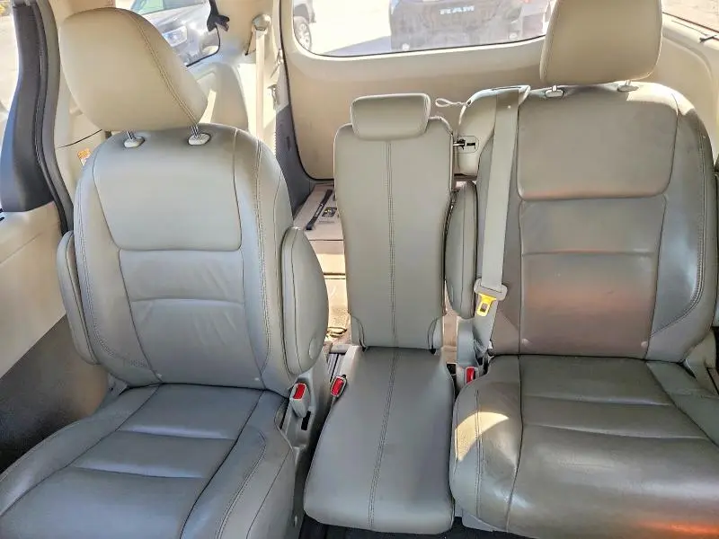 2015 TOYOTA SIENNA XLE 8-PASSENGER  