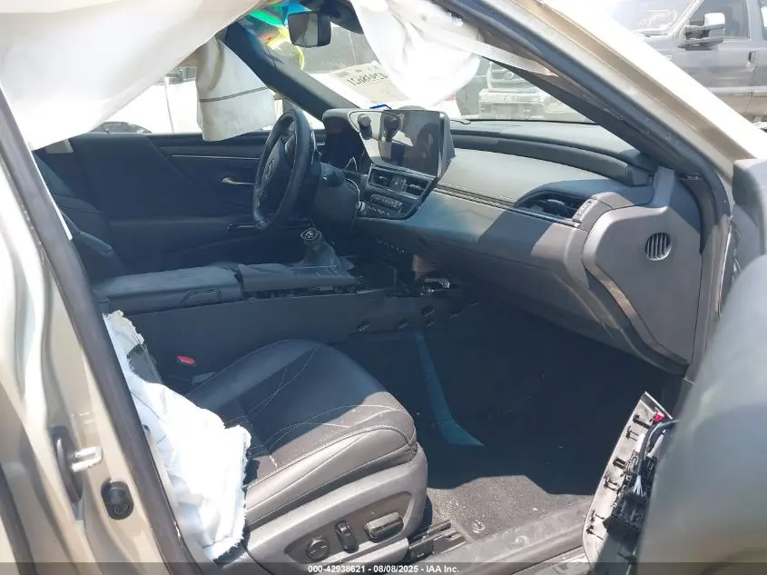 2022 LEXUS ES 300H ULTRA LUXURY