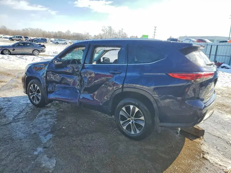 2021 TOYOTA HIGHLANDER XLE  