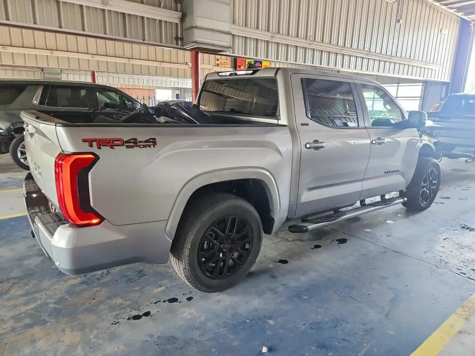2024 TOYOTA TUNDRA SR5  