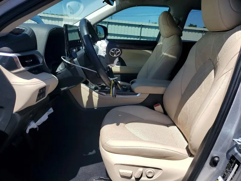2024 TOYOTA HIGHLANDER PLATINUM  