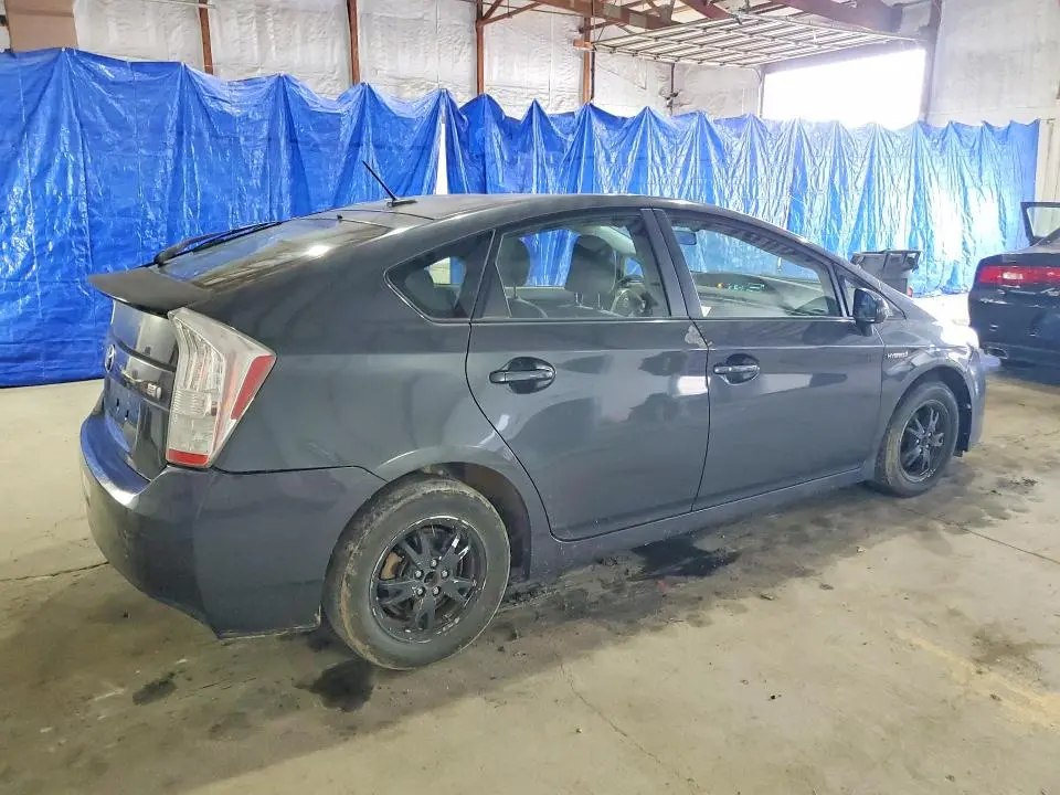2010 TOYOTA PRIUS III  