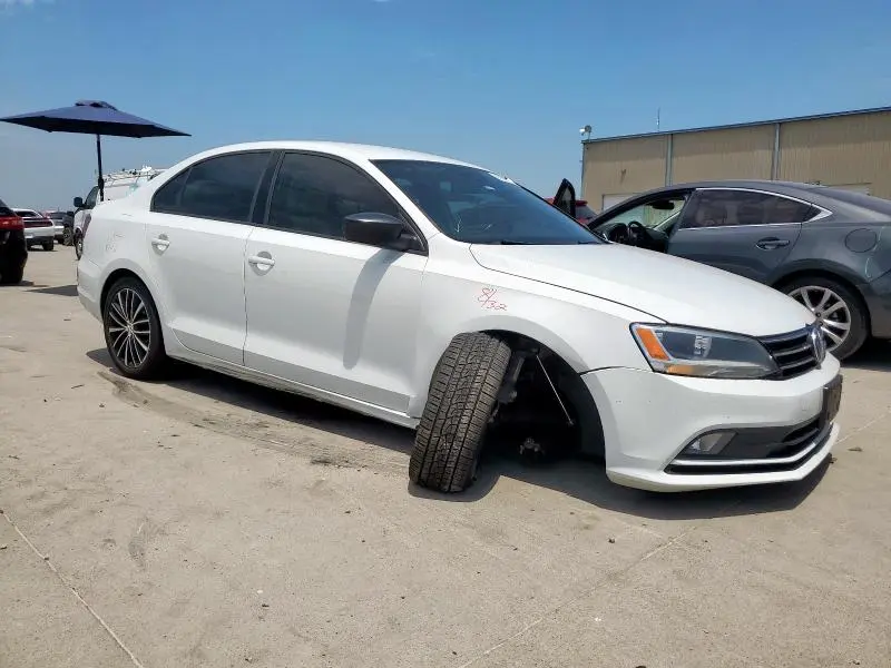 2016 VOLKSWAGEN JETTA SPORT  