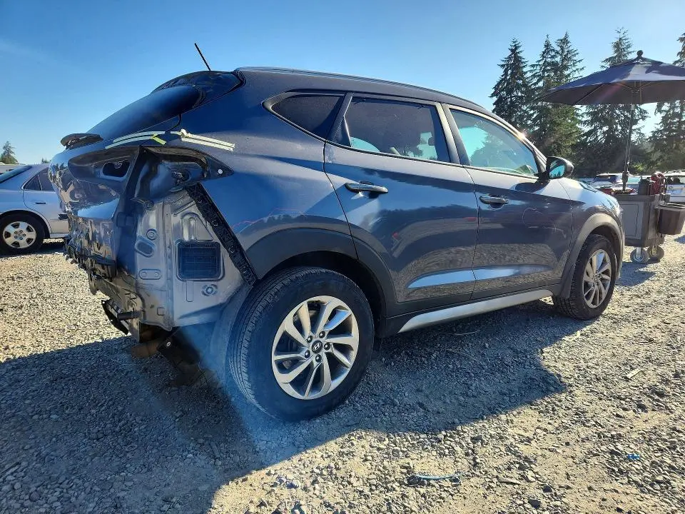 2017 HYUNDAI TUCSON SE  