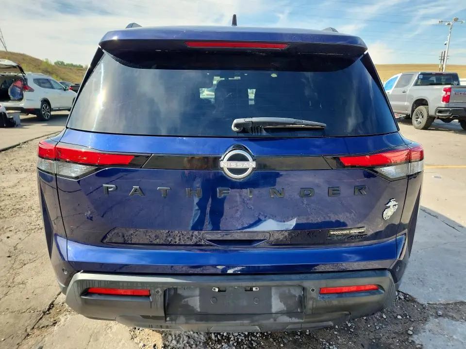 2022 NISSAN PATHFINDER SV  