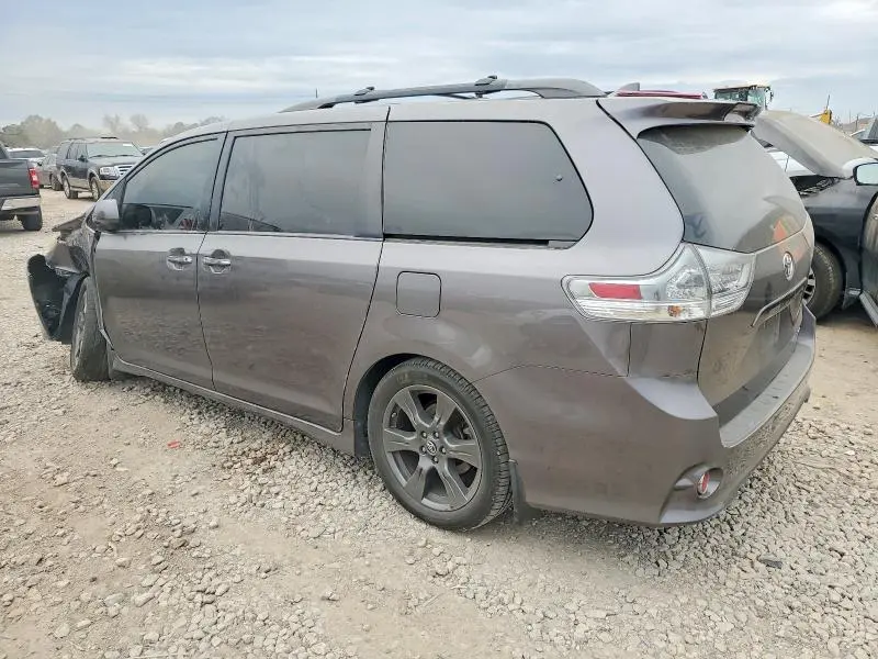 2018 TOYOTA SIENNA SE  