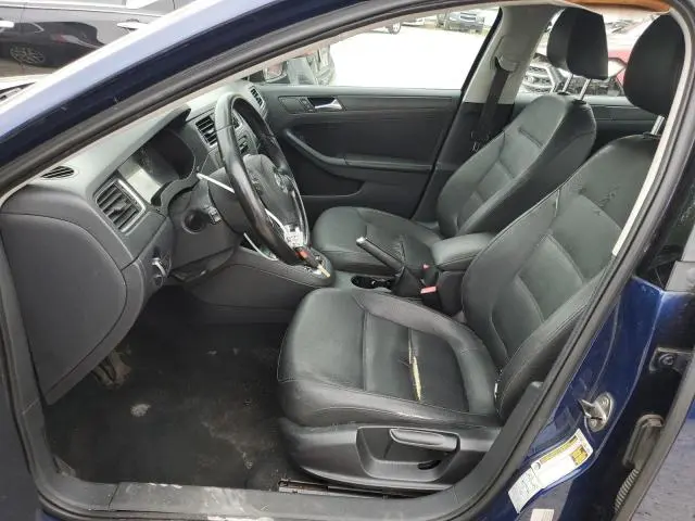 2011 VOLKSWAGEN JETTA SE  