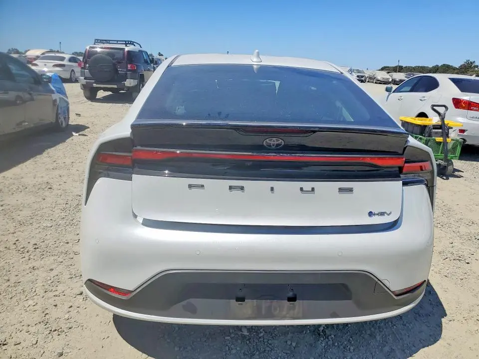 2024 TOYOTA PRIUS LE  