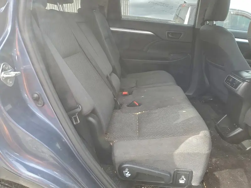 2019 TOYOTA HIGHLANDER LE  