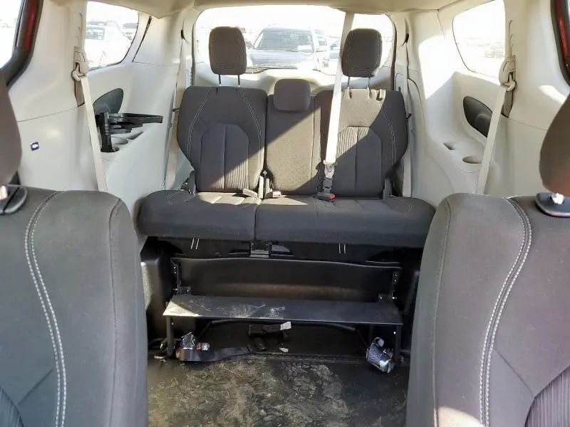 2022 CHRYSLER VOYAGER LX  