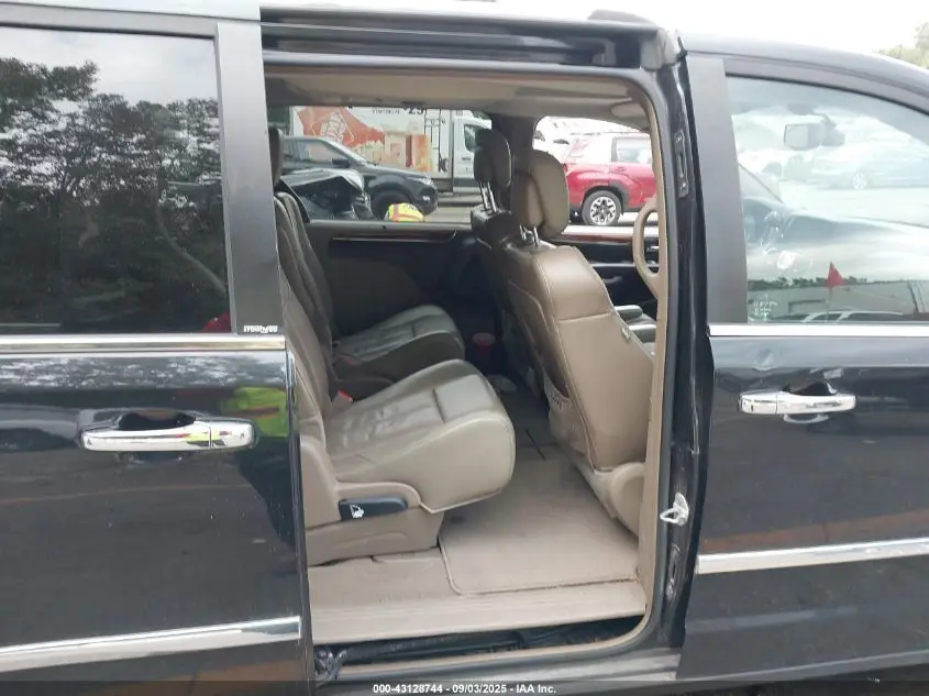 2013 CHRYSLER TOWN & COUNTRY LIMITED