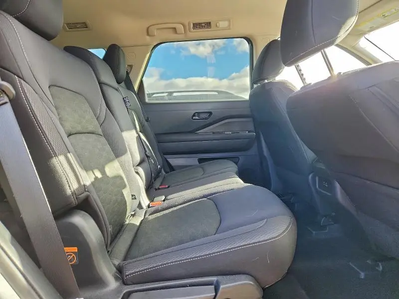 2024 NISSAN PATHFINDER SV  