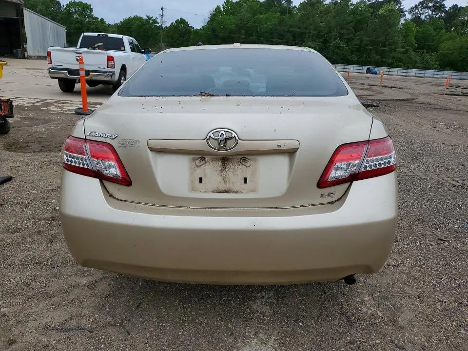2011 TOYOTA CAMRY LE  