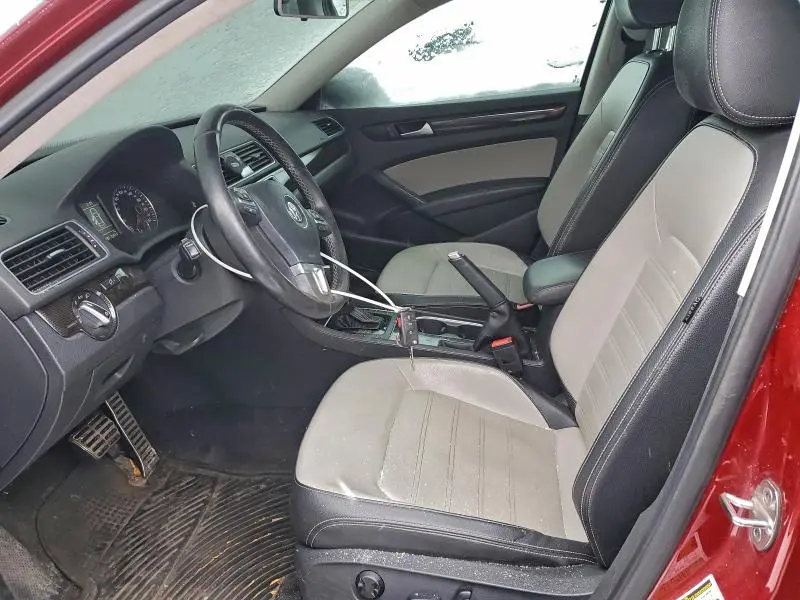 2015 VOLKSWAGEN PASSAT SE  