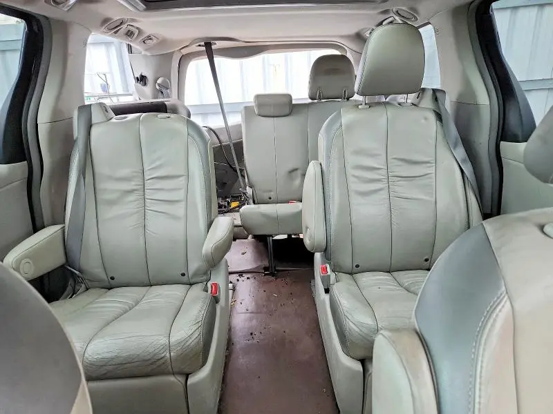 2011 TOYOTA SIENNA XLE 8-PASSENGER  