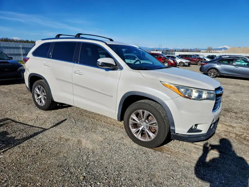 2015 TOYOTA HIGHLANDER XLE  