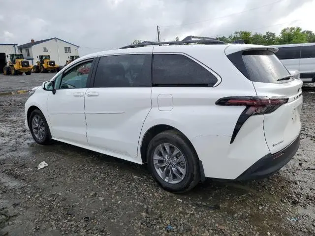 2025 TOYOTA SIENNA LE  