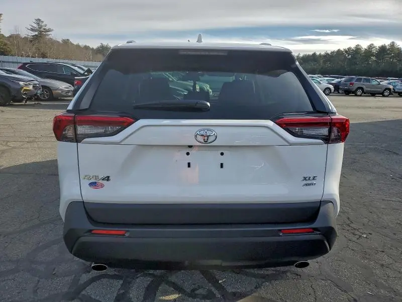 2025 TOYOTA RAV4 XLE  