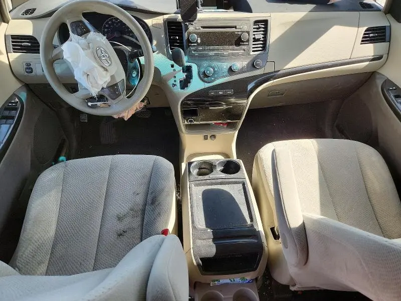 2011 TOYOTA SIENNA LE  