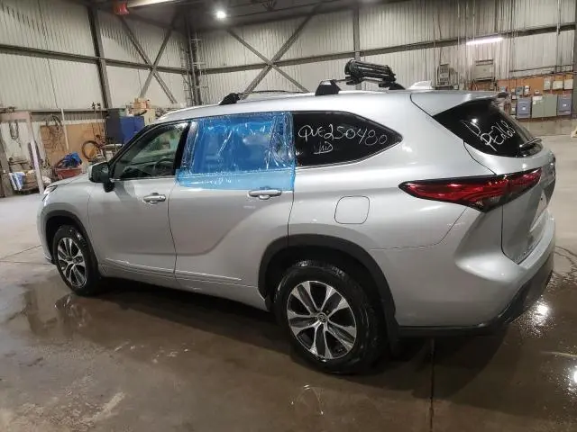 2021 TOYOTA HIGHLANDER XLE  