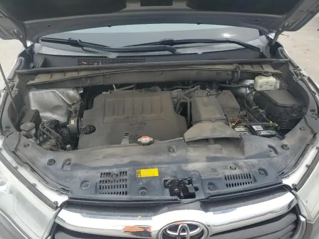 2015 TOYOTA HIGHLANDER LE  