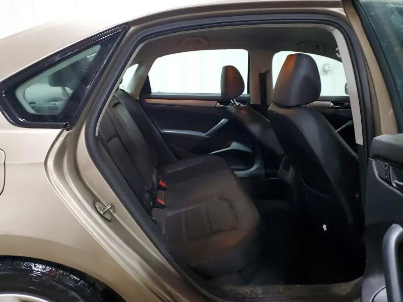 2015 VOLKSWAGEN PASSAT S  